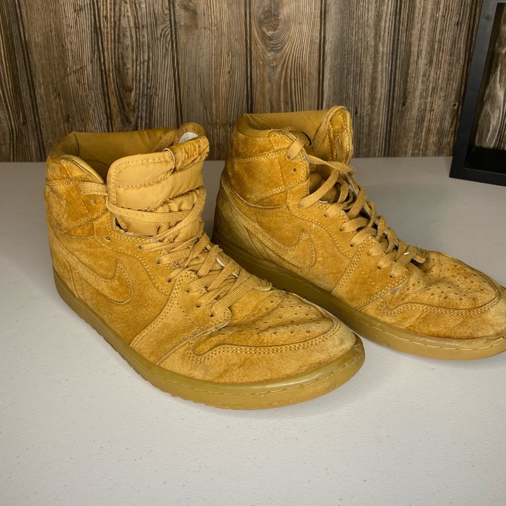 🔥Jordan 1 Retro High Wheat - Size 10 - 555088-710🔥